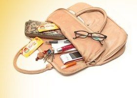 El bolso de las españolas pesa más de medio kilo