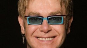 Elton John furioso tras su derrota en los Globos de Oro