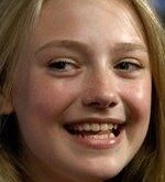 Dakota Fanning, encaprichada con Robert Pattinson