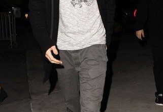 Ashton Kutcher se mantiene al margen