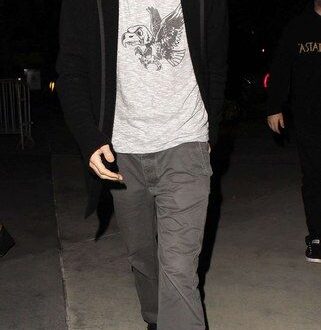 Ashton Kutcher se mantiene al margen