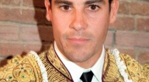 El Litri recibe un premio en SIMOF