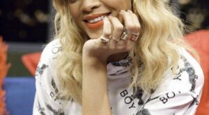 El reverendo de Rihanna reza por ella