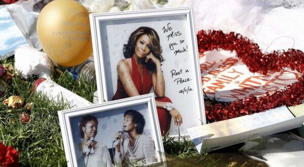 Whitney Houston murió ahogada tras consumir cocaína