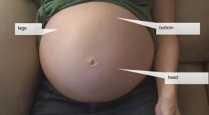 ¿Sientes las «pataditas»? Un emocionante vídeo que nos muestra la belleza de ser mamás