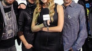 La Oreja de Van Gogh saluda a las usarias de enfemenino