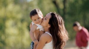 La crisis retrasa la maternidad