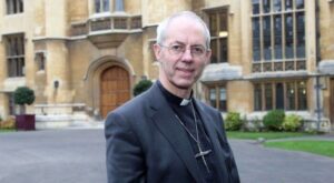 La Iglesia Anglicana vota «no» al obispado femenino