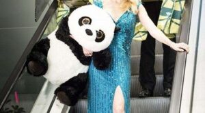 Naomi Watts es la estrella de esta Navidad