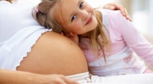 El número de embarazos volvió a descender en España durante 2012
