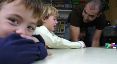 Una red social une a padres recién llegados a un nuevo colegio