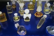 La Abadía del Perfume presenta una exposición de miniaturas de perfumes