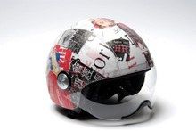 Aïta presenta sus originales cascos de moto