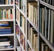 ¿Cómo se coloca una estantería?