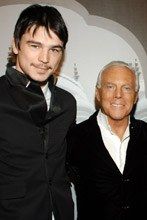 Josh Harnett es el nuevo rostro de Emporio Armani