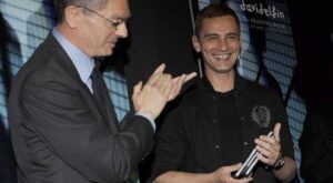 Davidelfin recibe el Season’s Book