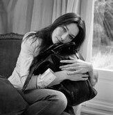 Tommy Hilfiger y Carla Bruni se asocian contra el cáncer