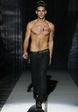 Mango lanzará su primera colección masculina la próxima primavera