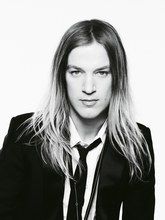 Aaron de Mey muy Rock’n roll chic para Lancôme