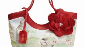 Juli Ju diseña un bolso en exclusiva para L’Oréal Paris