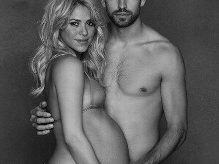 Shakira y Piqué posan semidesnudos para celebrar la llegada de su hijo