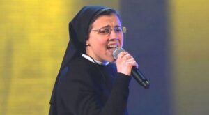 Sor Cristina triunfa en La Voz de Italia. ¿Talento de verdad o puro fenómeno televisivo?