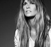 Elle Macpherson: nueva imagen de Revlon