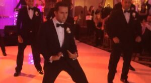¡Todos a la pista de baile! Un novio sorprende en su boda con una coreografía muy original
