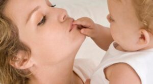 Las mujeres que son madres más tarde podrían tener una mayor esperanza de vida