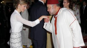 De «oficinista» a Reina, los looks de Letizia durante su viaje a Marruecos