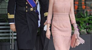 Letizia repite el look de la boda de los Duques de Cambridge durante su visita a Santiago