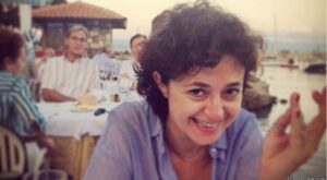 Las mujeres turcas sonríen como protesta a las declaraciones machistas del Gobierno