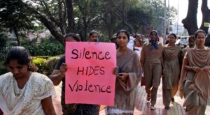 Una joven india corta el pene a su agresor sexual