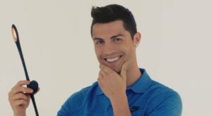 Cristiano Ronaldo, imagen en Asia de un extraño artilugio para hacer gimnasia facial