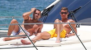 Cristiano Ronaldo se broncea en Miami sin Irina