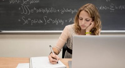 El nuevo sistema de becas reduce las ayudas y aumenta las exigencias