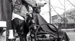 Un peluquero cambia el look a los mendigos de Nueva York cada domingo