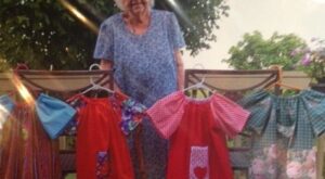 Una mujer de 99 años cose cada día un vestido para las niñas más desfavorecidas