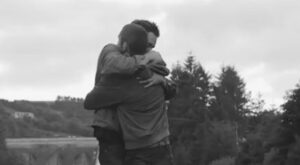 Un vídeo muestra la indignante y terrible reacción de unos padres al saber que su hijo es gay