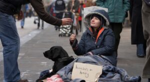 Una joven madre sintecho, salvada por un desconocida