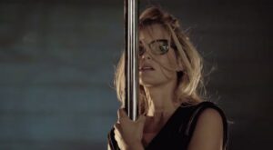 Bar Refaeli protagoniza un anuncio que ridiculiza a las mujeres con sobrepeso