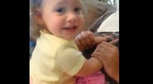 La inesperada reacción de una niña al ver a su padre afeitado