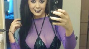 Una joven se somete a cirugía para implantarse un tercer pecho