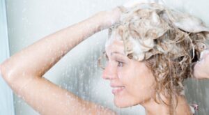 La fiebre del «no poo» o la moda de lavarse el pelo sin champú
