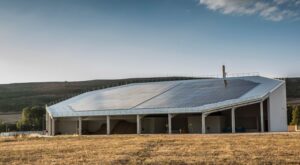 L’Oréal inaugura una central de biomasa que abastecerá por completo a su fábrica de Burgos