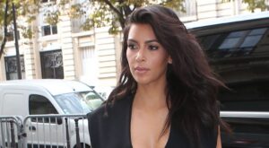 Kim Kardashian, atacada por un bromista en París