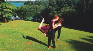 El romántico beso que recorre el mundo y causa sensación en las redes sociales