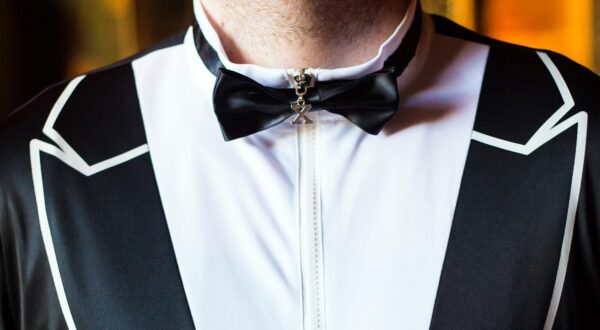 Arreglado, pero informal. Llega el traxedo, la última tendencia masculina