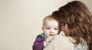 Factores que ponen en riesgo la maternidad hoy en día