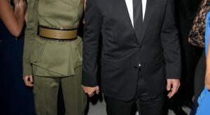 Las novias de Puyol se evitan en los photocall